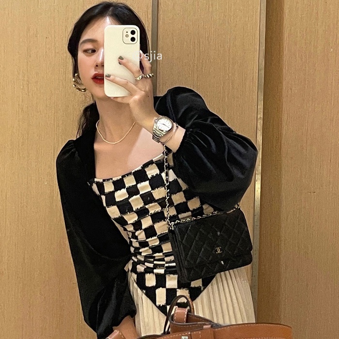 SUXI  Áo kiểu nữ vải nhung tay dài phồng cổ vuông họa tiết caro thời trang