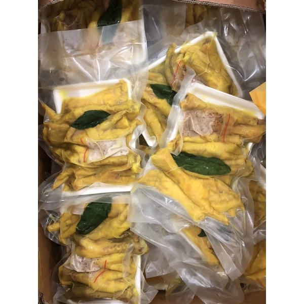 Chân gà cả xương ủ muối khay 500g