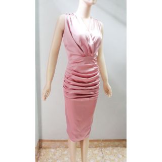 Váy lụa hồng