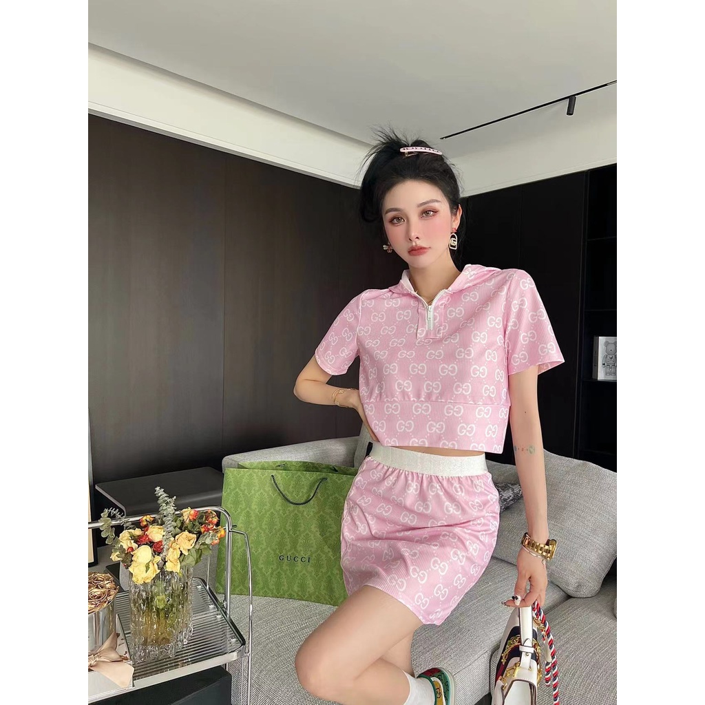 Set váy nữ thời trang cao cấp Gucci GG GC màu hồng vừa nư xtính lại có phong cách cá tính đầy trẻ trung năng động
