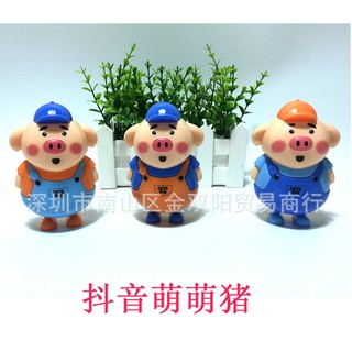 Heo công nhân đội mũ