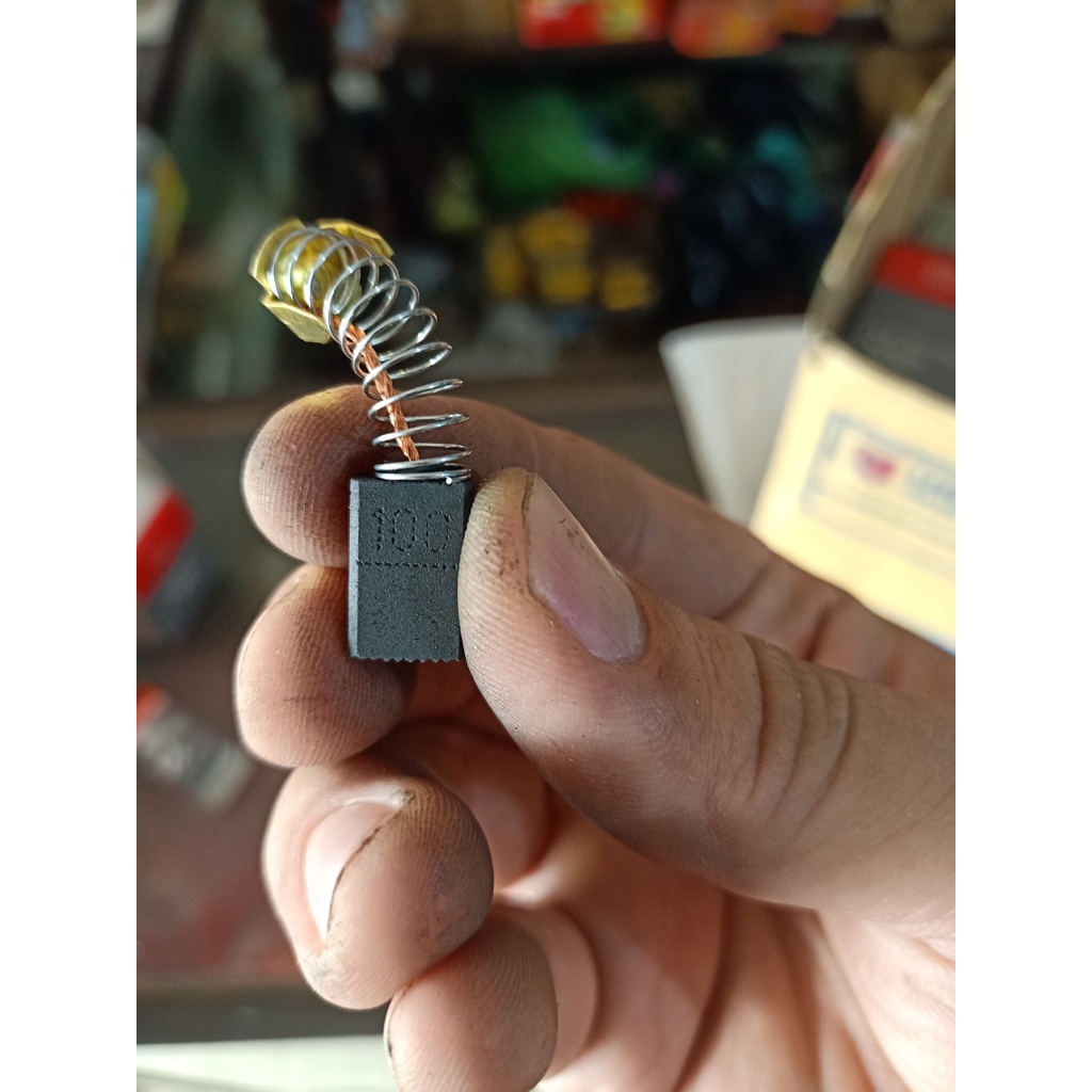 CHỔI THAN 100 (6mm x 10mm x 15mm)