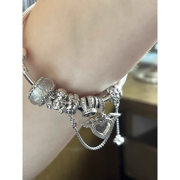 Charm bảng w tông trắng