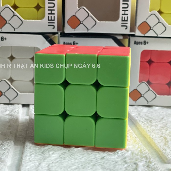 Rubik 3x3 Rubic 3 Tầng xuay trơn tru , bền đẹp. ( ảnh thật )