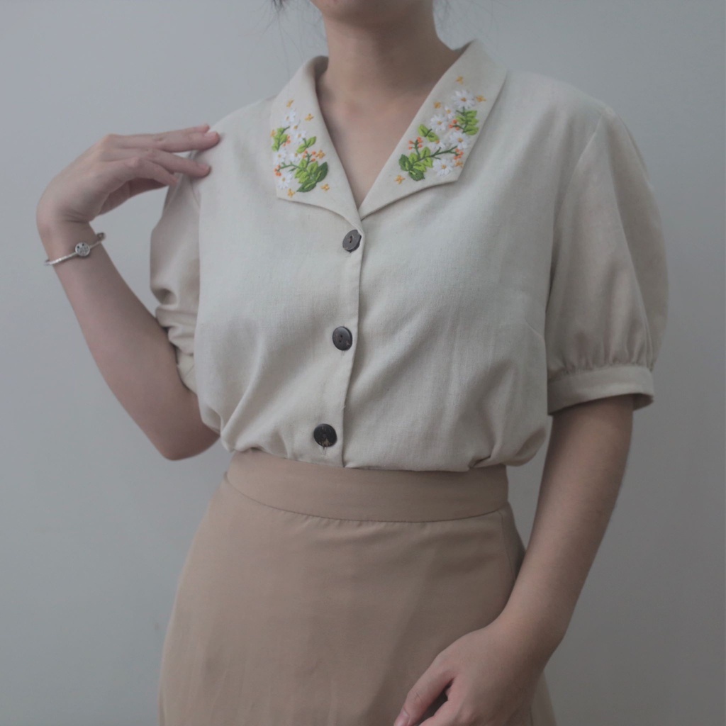Áo sơ mi linen thêu hoa cổ tay phồng - Daisy