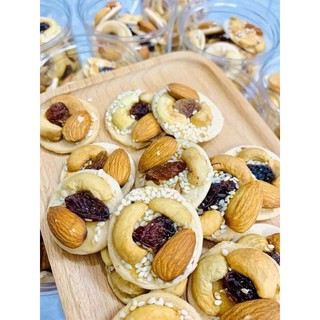 Bánh Đồng Tiền Mix Hạt Dinh Dưỡng 400g (Hạt Điều, Hạnh Nhân, Mứt, Bí Xanh...)