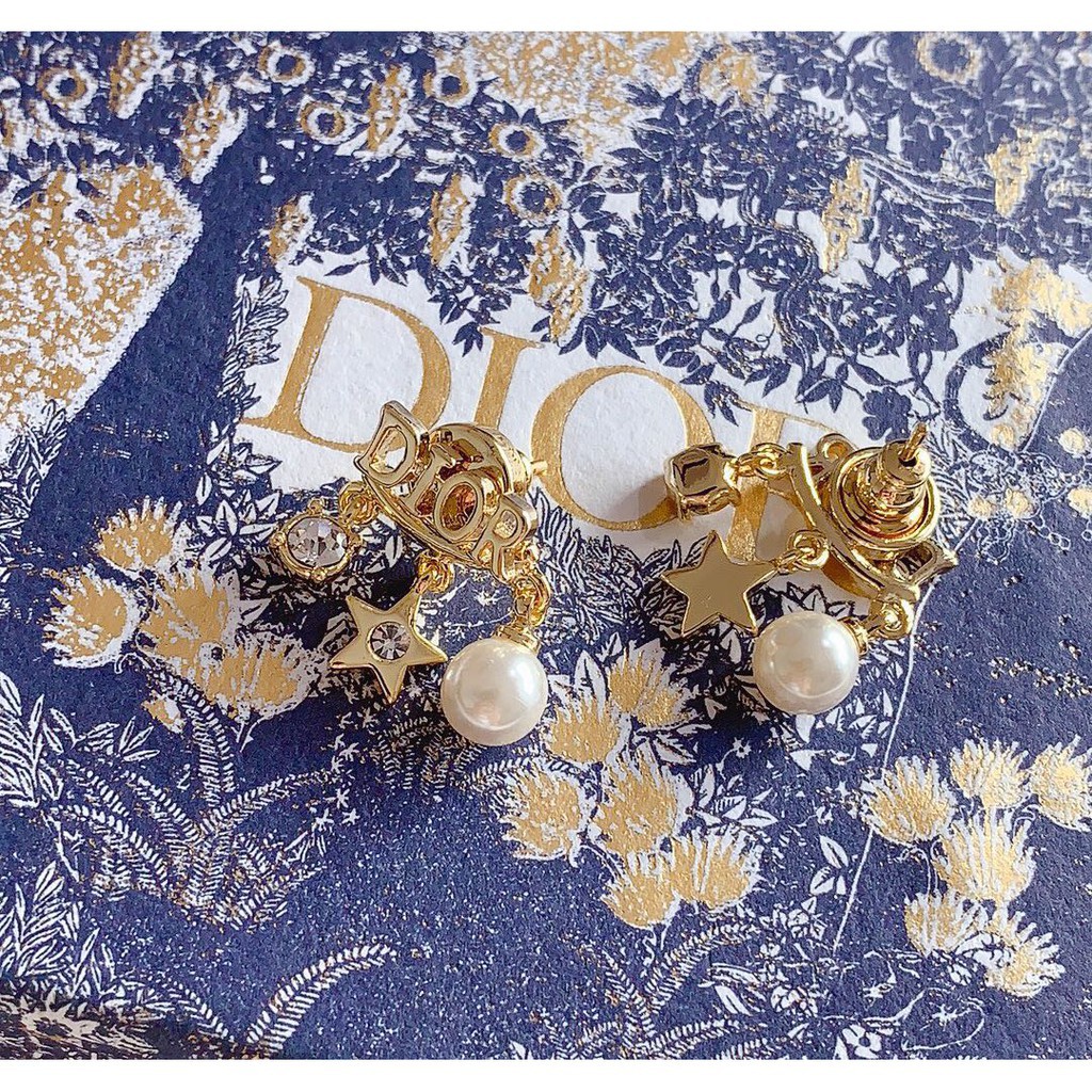 Khuyên tai nữ thiết kế DIOR thiết kế tinh xảo độc đáo thời trang