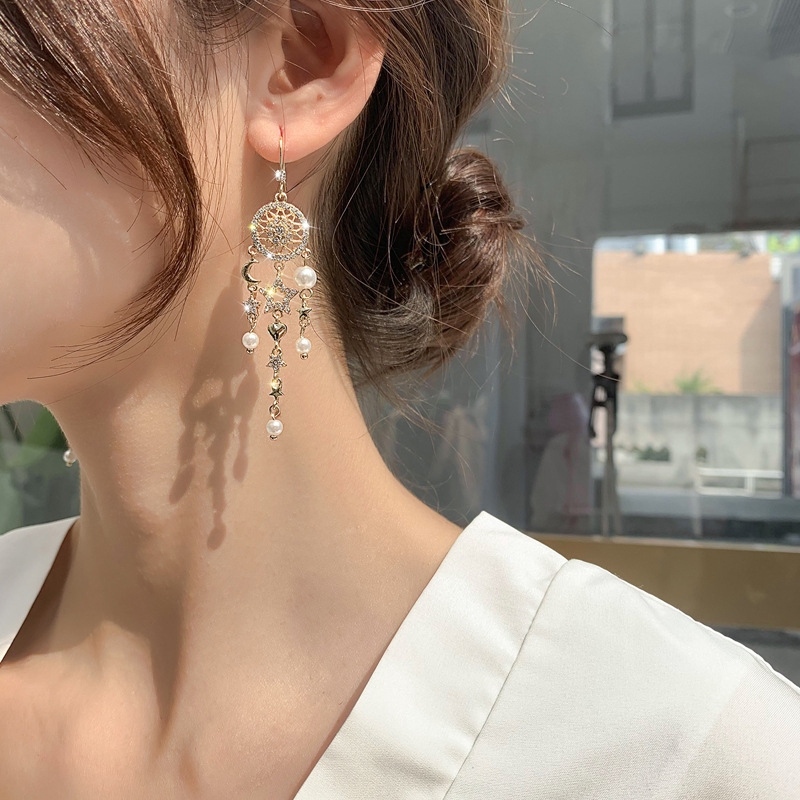 Bông tai tua rua đính ngọc trai giả hình ngôi sao