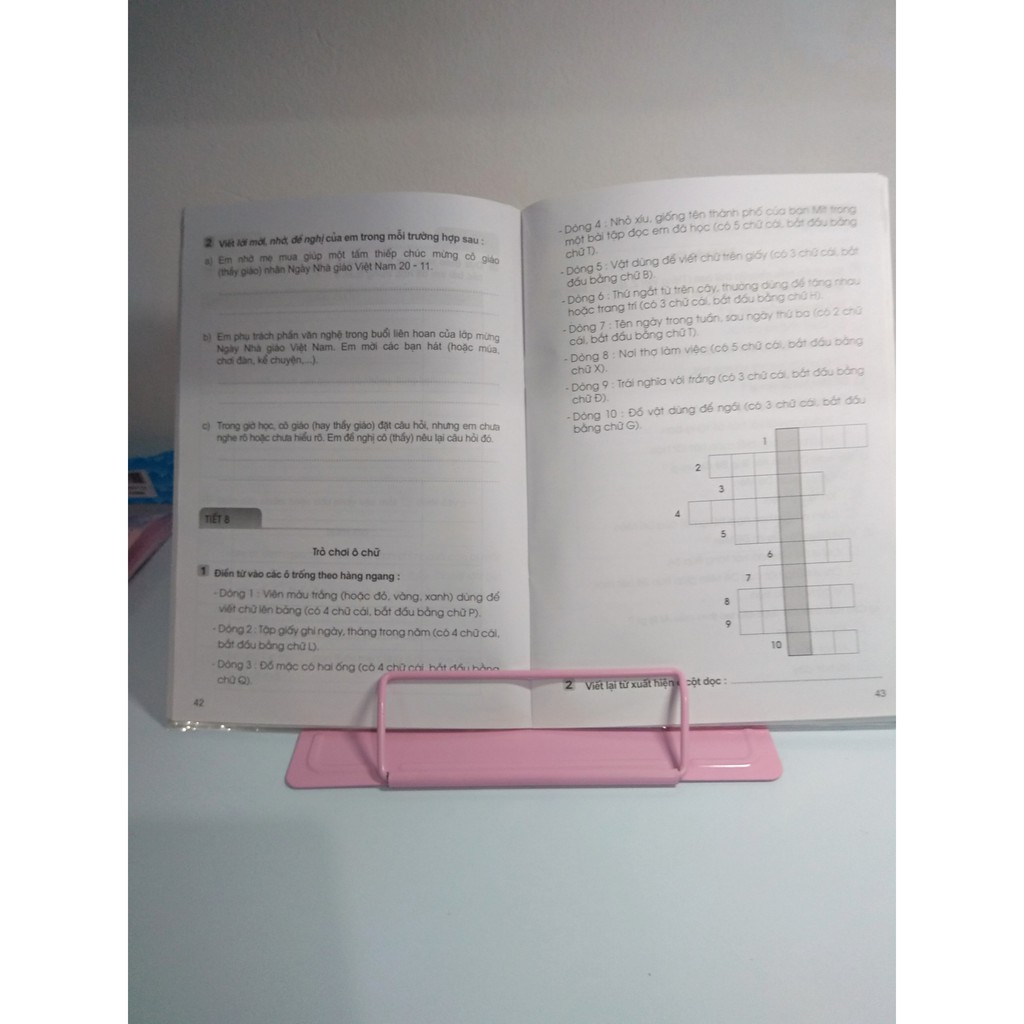 Bảng kê / giá đỡ kẹp sách giúp bé ngồi học đúng tư thế, tránh bị gù lưng và cận thị.