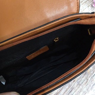 Gucci khóa bướm
