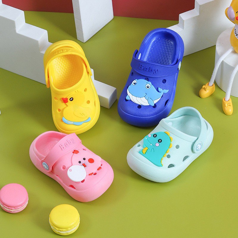Dép sandal đế mềm chống trượt họa tiết hoạt hình thời trang mùa hè cho trẻ em