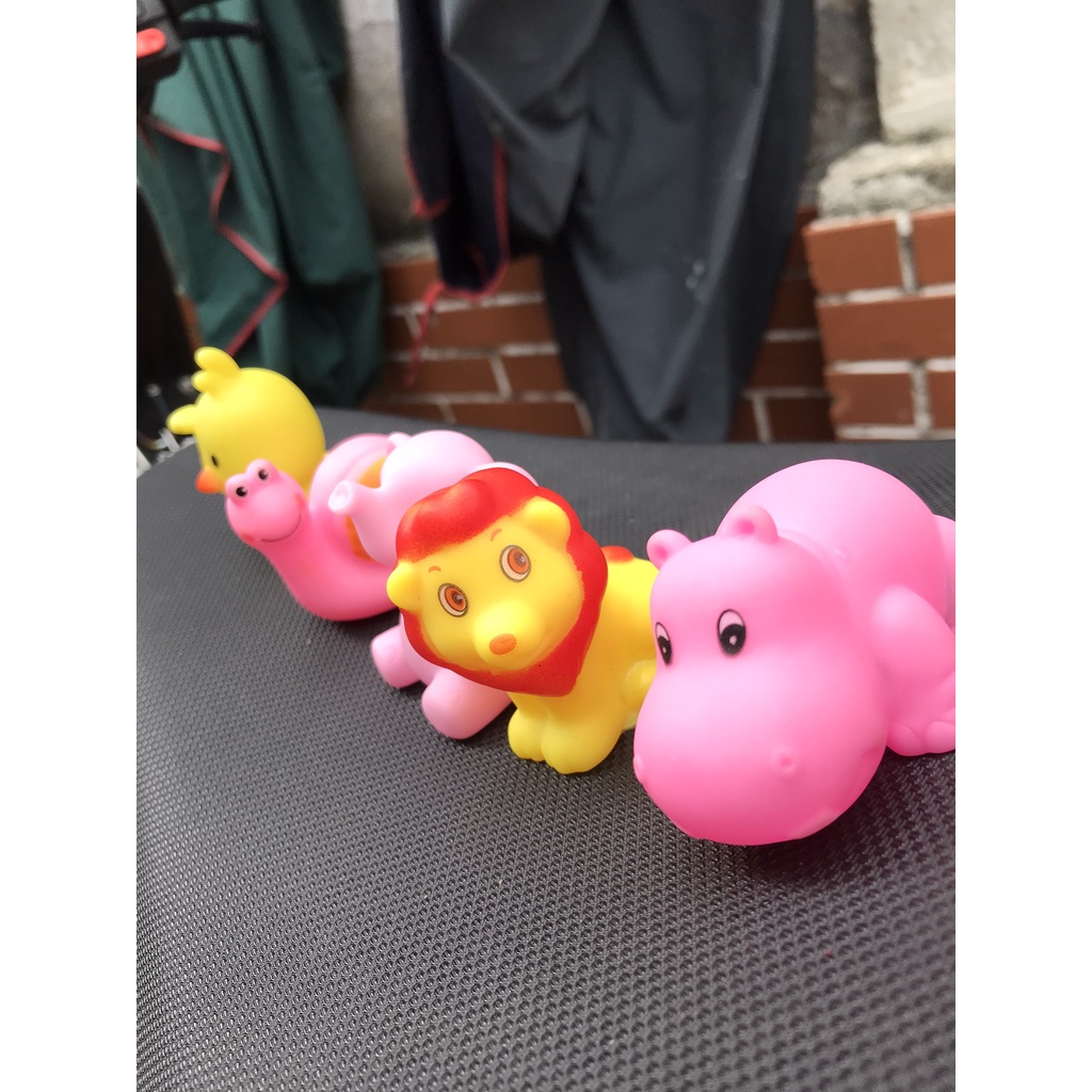 Con vật trang trí xe cute, ốp lọc gió