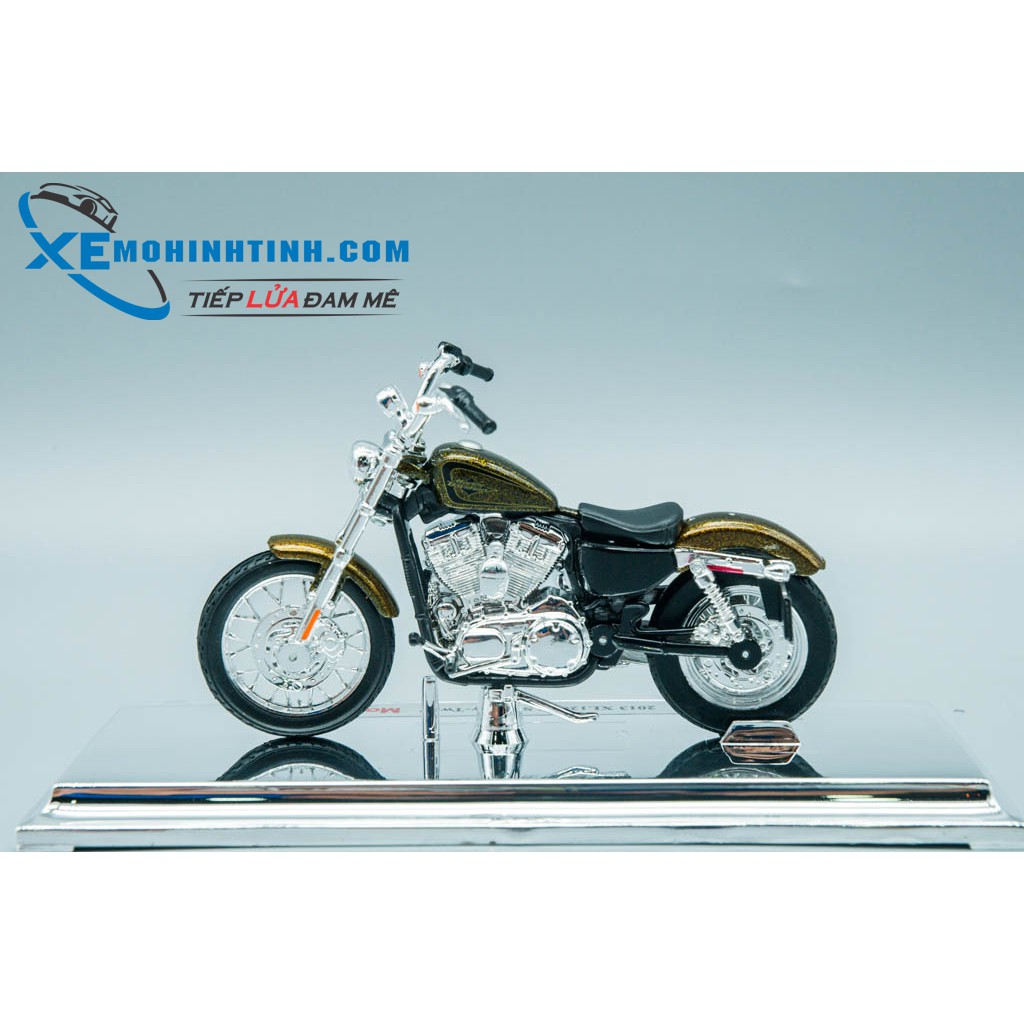 Xe Mô Hình Harley Davidson Xl 1200V Seventy-Two 2013 1:18 Maisto (Vàng Đồng)