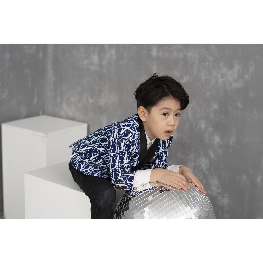 Áo blazer màu xanh họa tiết Di.o.rr