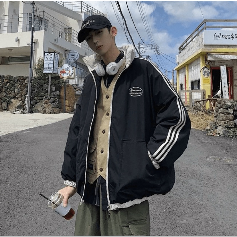 ÁO KHOÁC NAM CỔ CAO CHẤT LIỆU CAO CẤP PHỐI BA SỌC TAY CHẠY DỌC LOGO NGỰC  VALENTINA SHOP