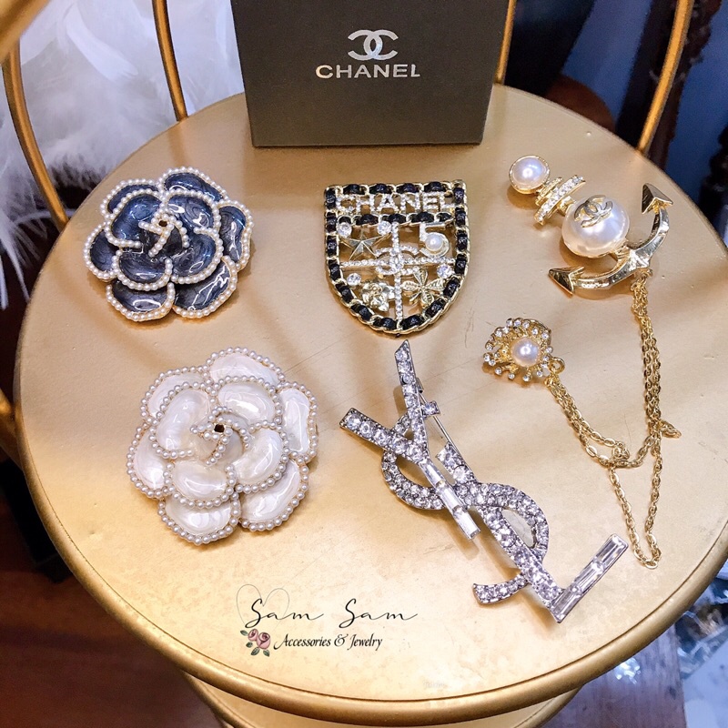 Cài áo YSL anh Noo Phước Thịnh