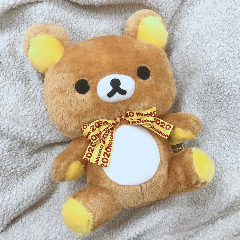 [ CÓ SẴN ] GẤU BÔNG RILAKKUMA 2020 ĐEO NƠ VÀNG