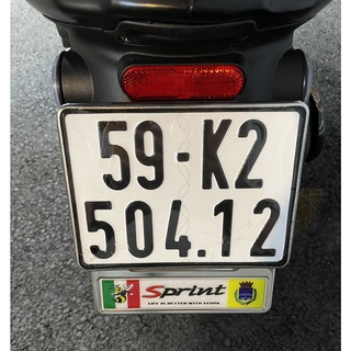 Đế biển số Vespa