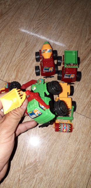 Set 6 xe mô hình xe công trình bằng nhựa chạy chớn