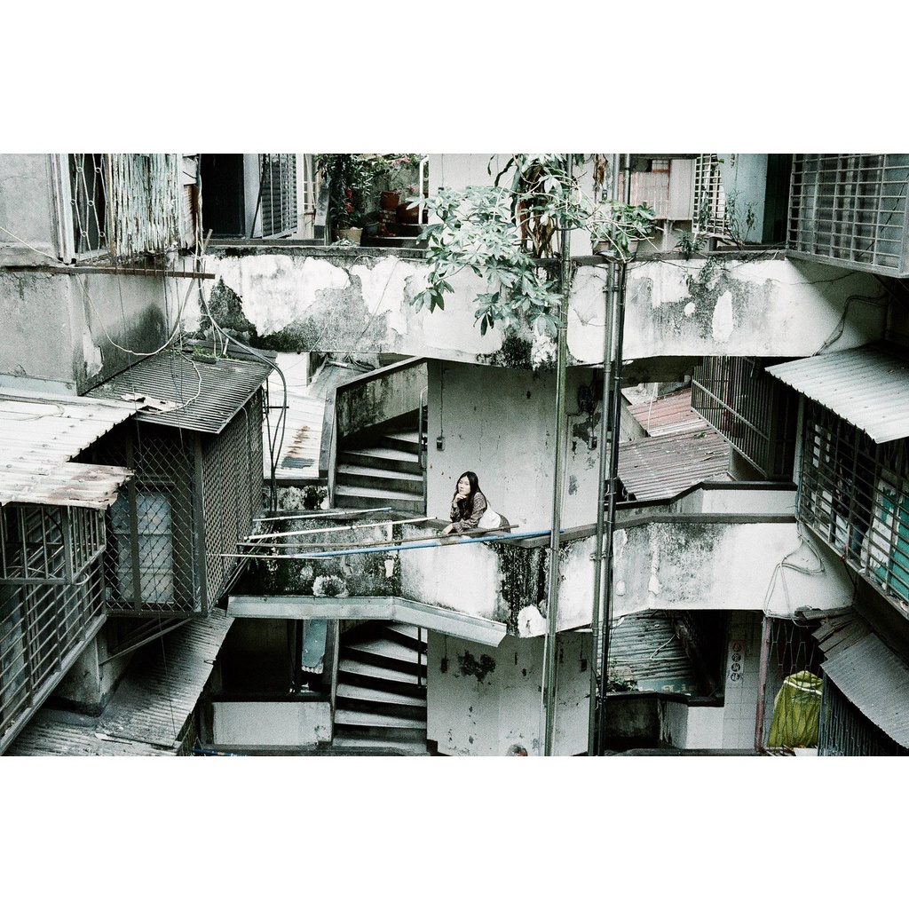 Phim Lomography Metropolis XR ISO 100-400, Màu Color, 120 x 12 Kiểu Vuông, Out Date Nhẹ Cho Máy Ảnh Film - LIIQ Flash