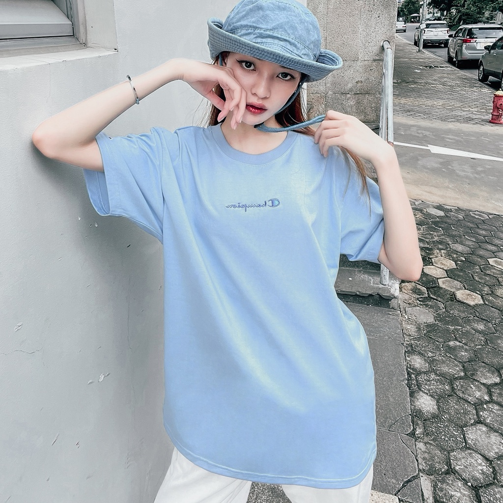 Áo Thun Champion Xanh Dương Thêu Chữ Màu Xanh Ở Giữa Chất Liệu 100% Cotton Thoáng Mát Form Rộng Thoải Mái