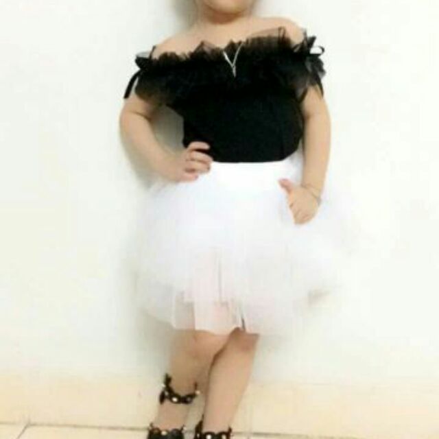 Áo bẹt vai quần váy