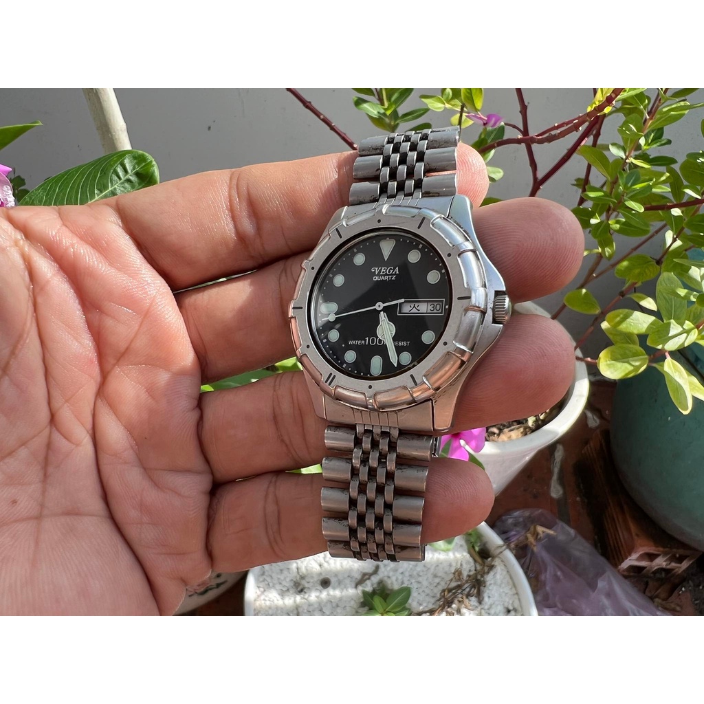 Đồng hồ nam  Vega  chính hãng japan size 39-40 mặt màu đen rất ngầu