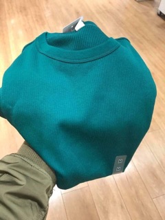 Áo thun tăm Uniqlo