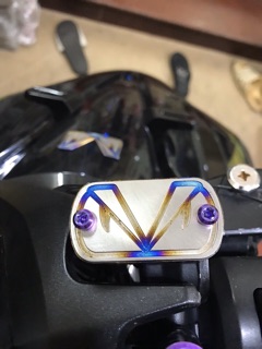 Nắp dầu titan vario