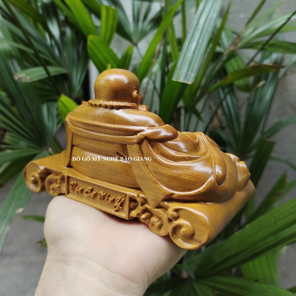 Tượng phật di lặc bằng gỗ để xe ô tô