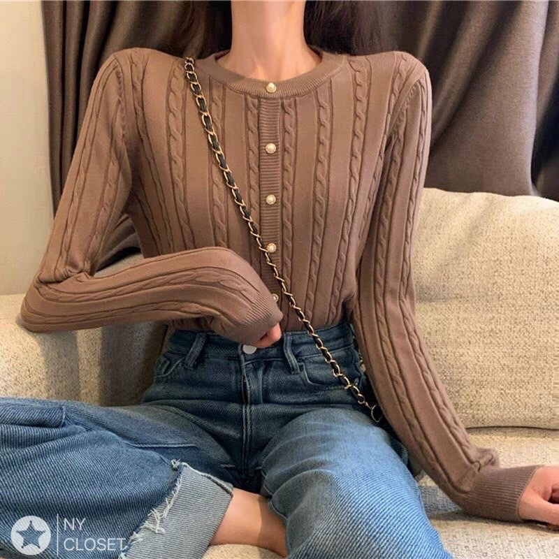 Áo len vặn thừng cúc ngọc