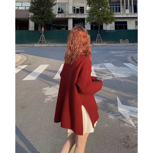 SET ĐẦM SƠ MI XẾP LI TAY DÀI + ÁO SWEATER ĐỎ XẺ TÀ