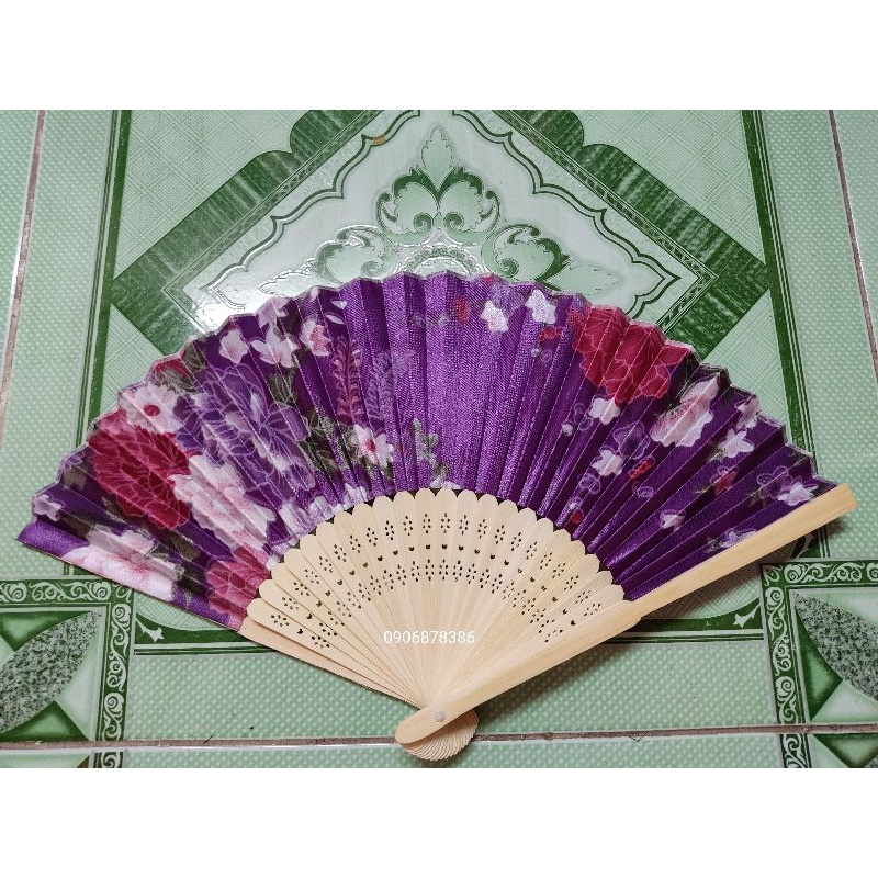 Quạt Nhật gấm cầm tay