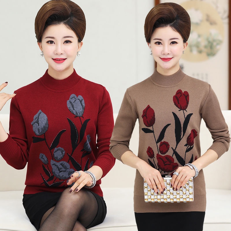 Thu đông các bà mẹ trung niên và cao tuổi mặc áo chui đầu, len hoa, ấm dài tay