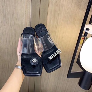 Sandal xỏ ngón đá wang
