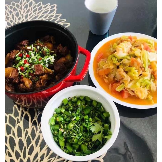 Nồi gang xuất khẩu Petit World, nồi gang màu đỏ 22cm, dung tích 3.2 lít dùng nướng bánh, nấu các món kho ninh hầm