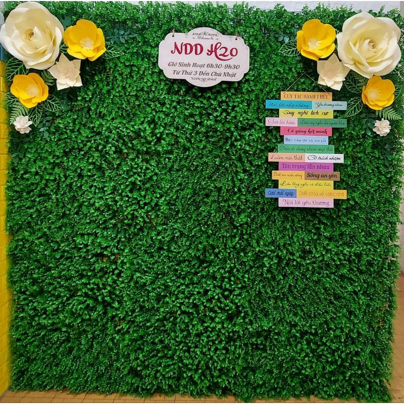 Thảm cỏ nhựa treo tường có đính hoa, tấm cỏ nhựa tai chuột trang trí.Tấm dài 60cm rộng 40cm