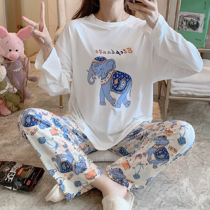 Bộ đồ ngủ gồm áo tay dài + quần dài form rộng in họa tiết hoạt hình trẻ trung | BigBuy360 - bigbuy360.vn