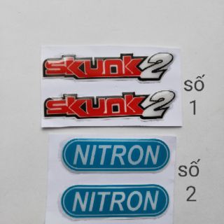 Tem chữ logo nổi (1 cặp)