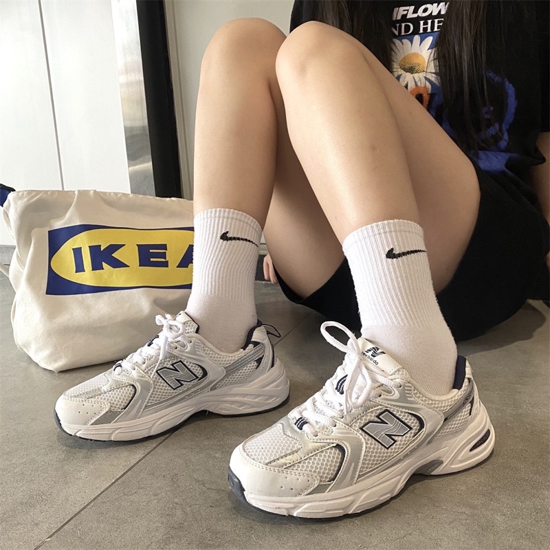 Giày thể thao unisex dành cho cả nam và nữ 2023