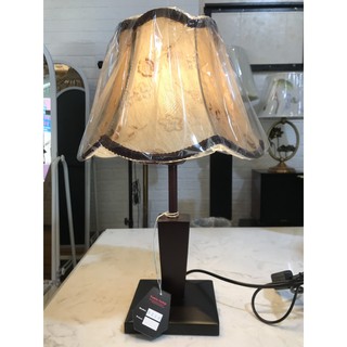 Đèn ngủ thân gỗ để bàn khách sạn- Chao nâu cổ điển- Sang trọng, tinh tế( Kèm bóng 4W)