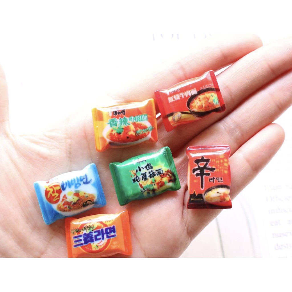 Charm slime/ Dụng Cụ Trang Trí Hình Gói Mì Ăn Liền (2.6x1.8cm)