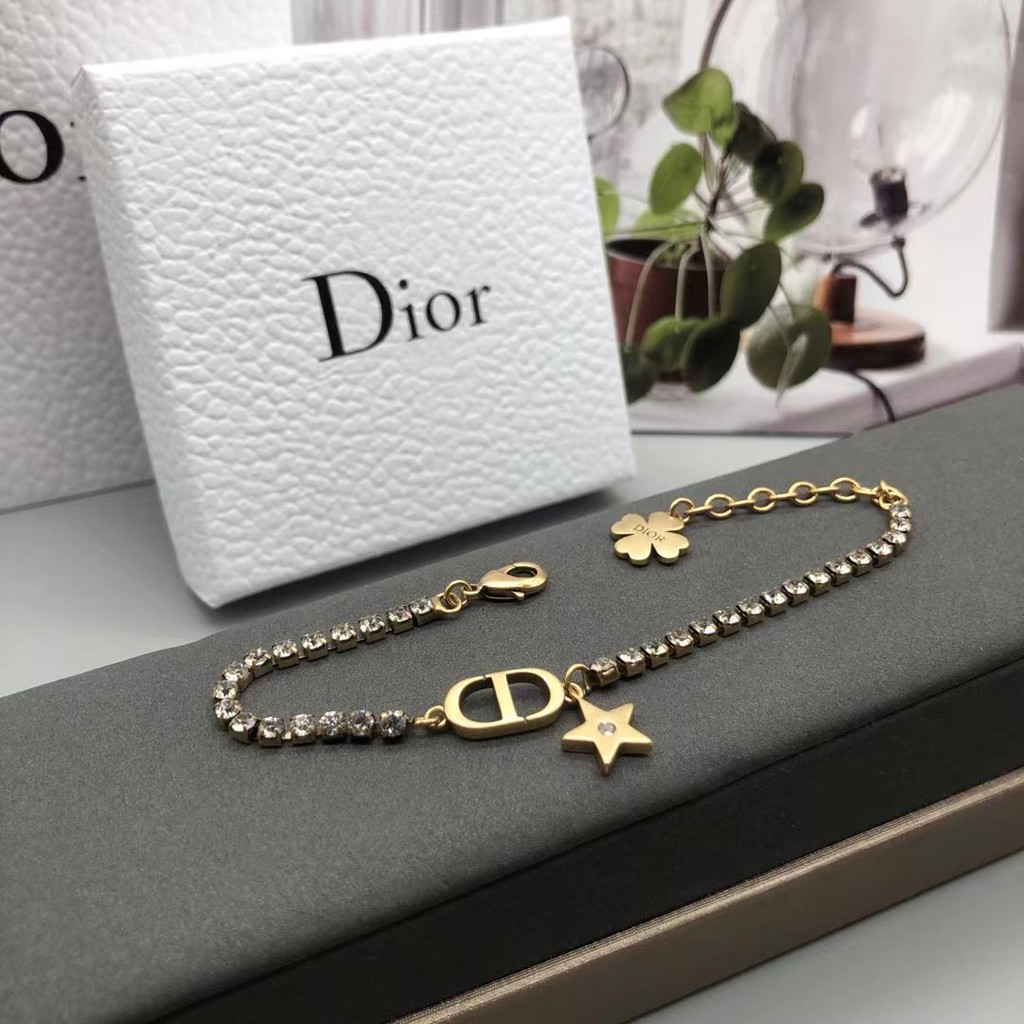 Vòng tay đồng thau gắn hình chữ DD thiết kế cổ điển sành điệu