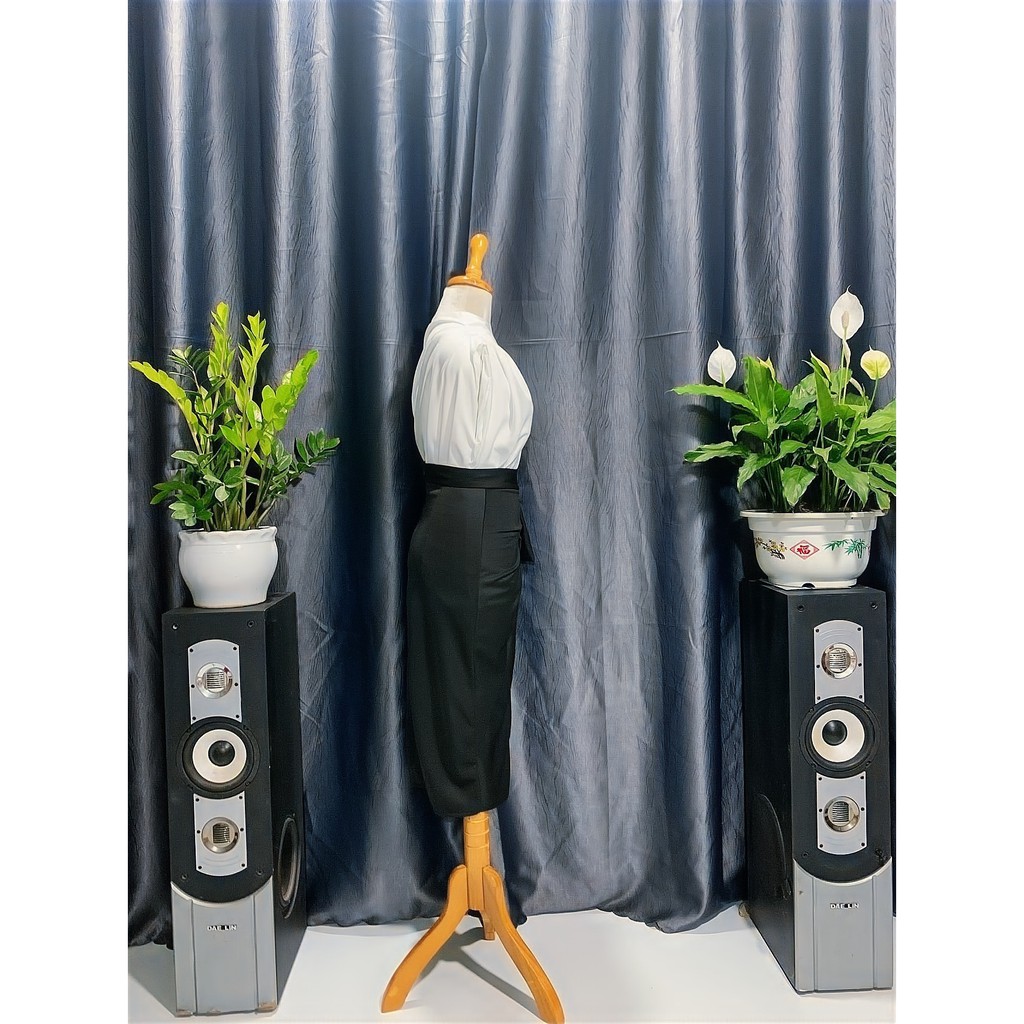 Set áo lệch vai váy xé tà đang làm mưa làm gió trên thị trường. | BigBuy360 - bigbuy360.vn