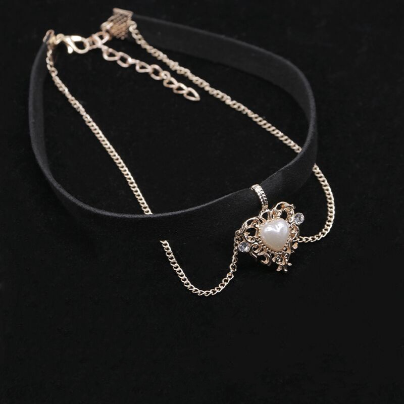 Vòng Cổ Choker Dây Nhung Đen Mặt Trái Tim Cổ Điển