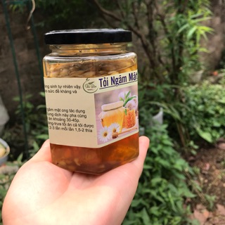 Hũ tỏi cô đơn ngâm mật ong rừng