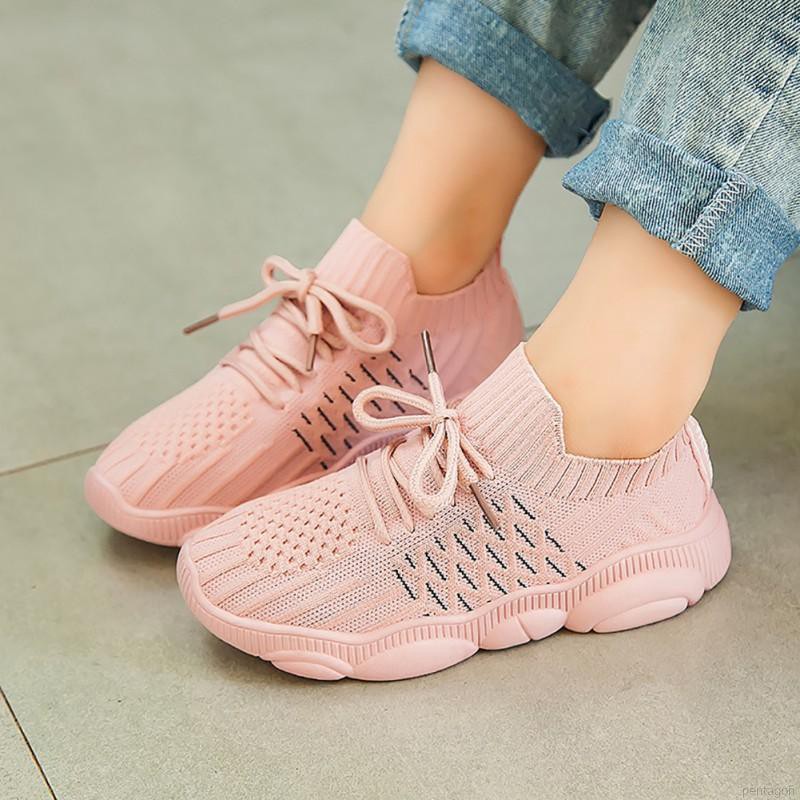 Giày sneaker in chữ chống trượt cho bé