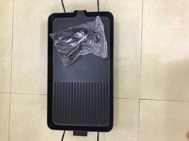 Bếp nướng không khói rộng 27cm dài 48cm.