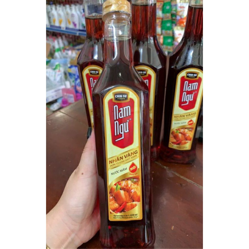 Nước Mắm Chấm Nam Ngư Nhãn Vàng chai 650ml