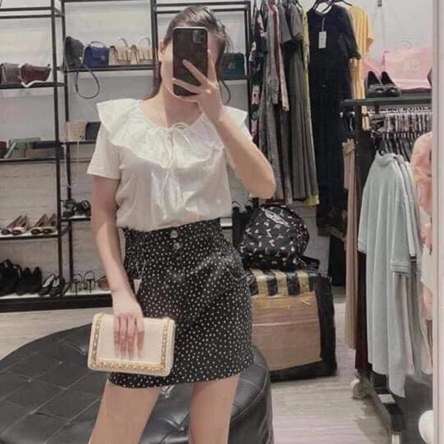 Áo cổ bèo trắng ngắn tay